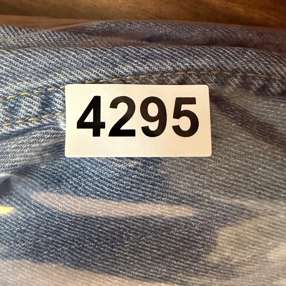 Vintage Levi's 550 Mens Relaxed Fit Jeans Men's Size 44x30 Blue Light Wash Denim